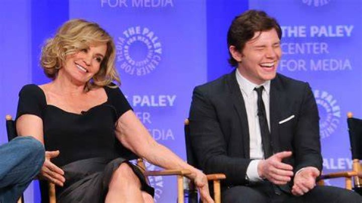 Evan Peters Flashed His Balls To Co-Star Jessica Lange – Hollywood Life