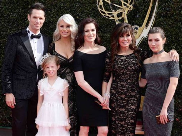 Everything To Know About Her 8 Children – Hollywood Life