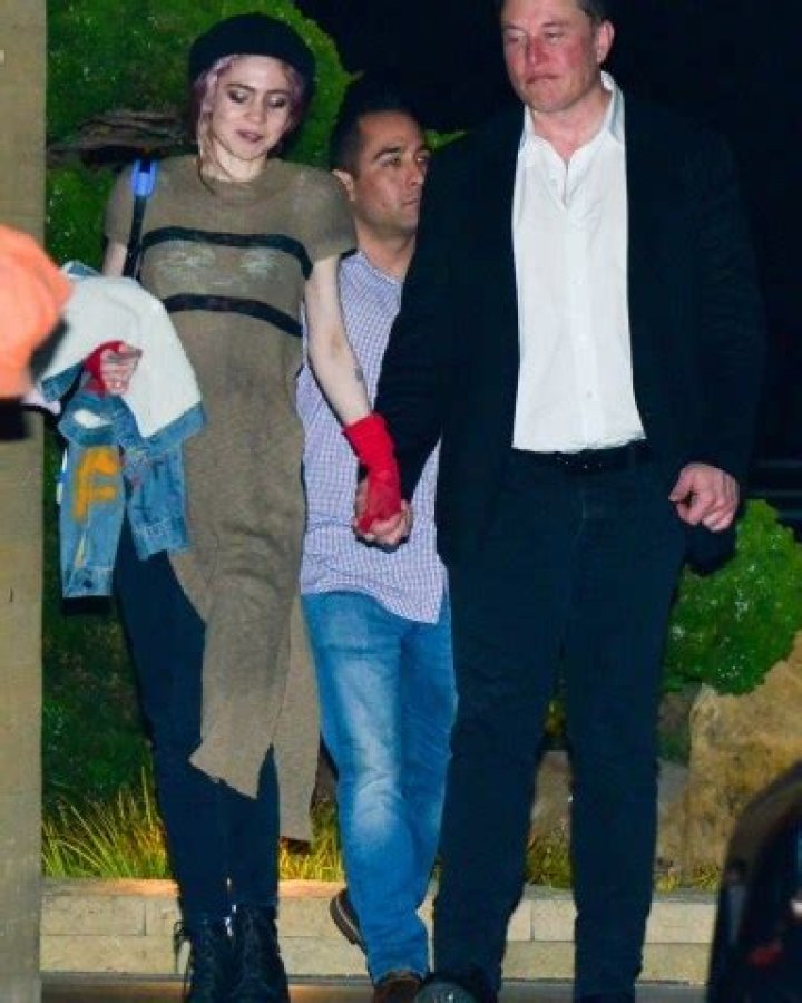*EXCLUSIVE* Malibu, CA - Elon Musk and girlfriend musician Grimes enjoy a dinner date at Nobu in Malibu with a couple friends,Pictured: Elon Musk and GrimesBACKGRID USA 3 MAY 2019 USA: +1 310 798 9111 / : +44 208 344 2007 / *UK Clients - Pictures Containing ChildrenPlease Pixelate Face Prior To Publication*