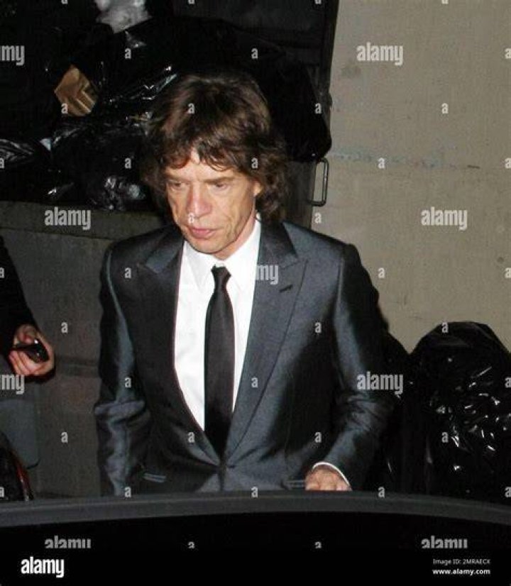 EXCLUSIVE: Mick Jagger's ex-girlfriend Noor Alfallah goes shopping for a cell phone with her mother at T-mobile in Beverly Hills Thursday, a couple days after being spotted with Clint Eastwood. 31 Jan 2019 Pictured: Noor Alfallah. Photo credit: MEGA TheMegaAgency.com +1 888 505 6342 (Mega Agency TagID: MEGA349154_002.jpg) [Photo via Mega Agency]