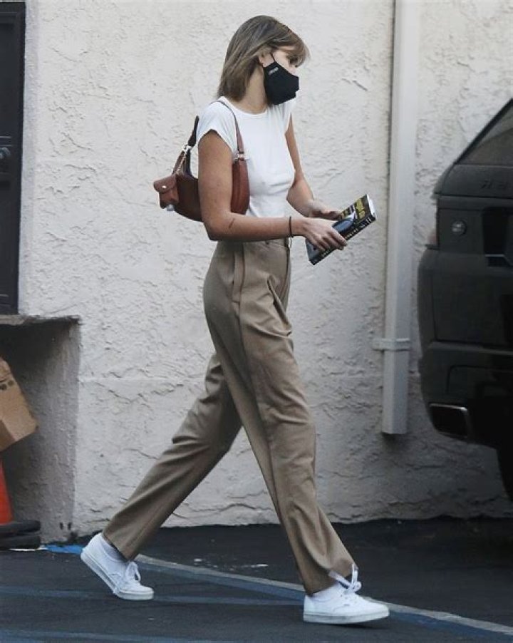 EXCLUSIVE: Model Kaia Gerber goes for coffee and spent 7 hours in the hair salon to upgrade her hairstyle in Studio City. 11 Feb 2021 Pictured: Kaia Gerber. Photo credit: Porkys/CrownMedia/MEGA TheMegaAgency.com +1 888 505 6342 (Mega Agency TagID: MEGA732835_001.jpg) [Photo via Mega Agency]