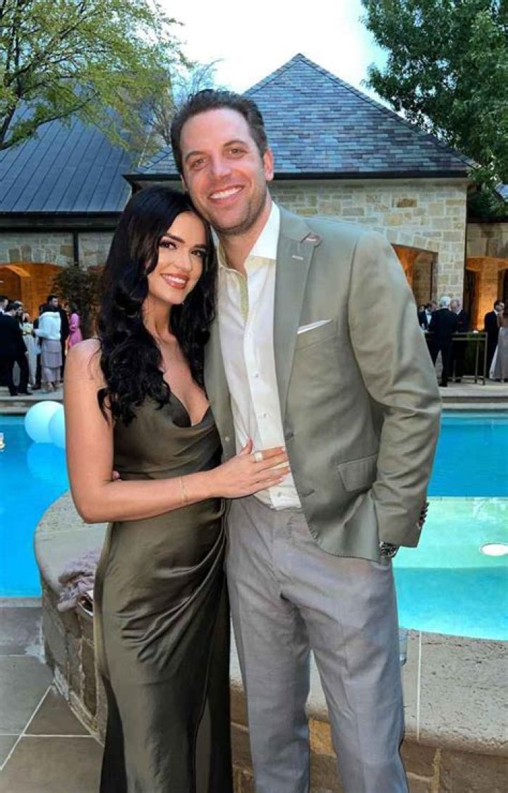 Expecting Baby No. 2 With Adam Gottschalk – Hollywood Life