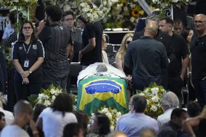 Fans Mourn Pel&eacute;
