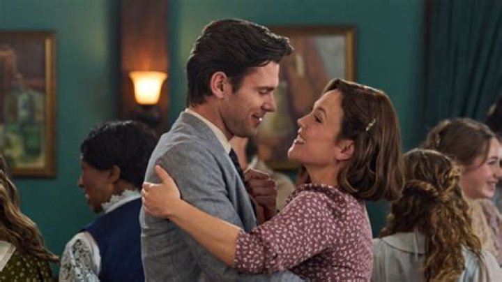 Finale Spoilers & More – Hollywood Life