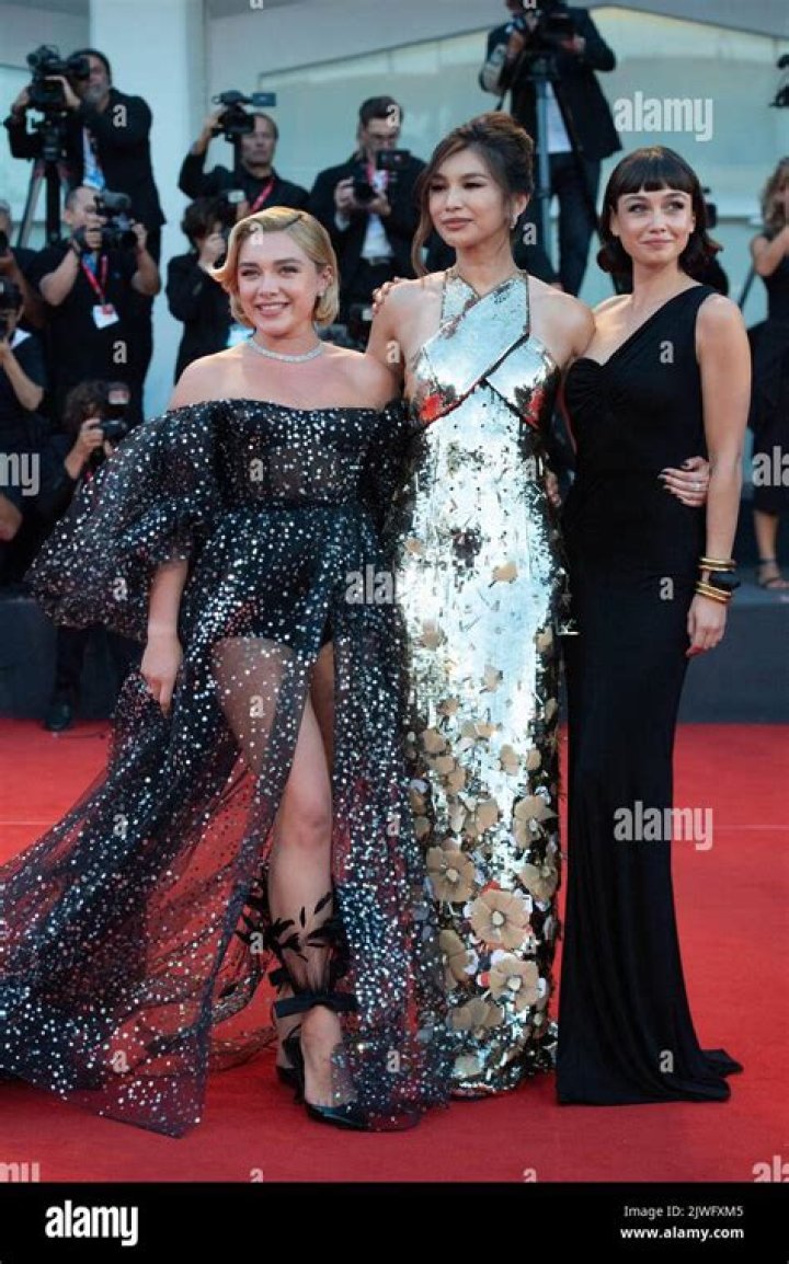 Florence Pugh, Gemma Chan & Sydney Chandler At The &lsquo;Don&rsquo;t Worry Darling&rsquo; Premiere