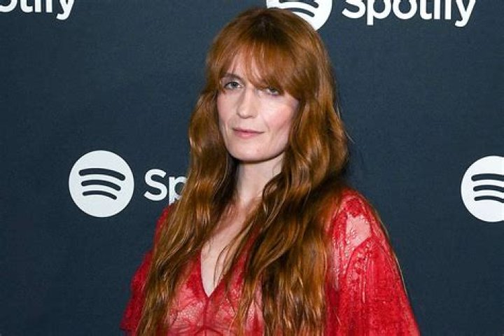 Florence Welch — Photos Of Her & Her Band – Hollywood Life