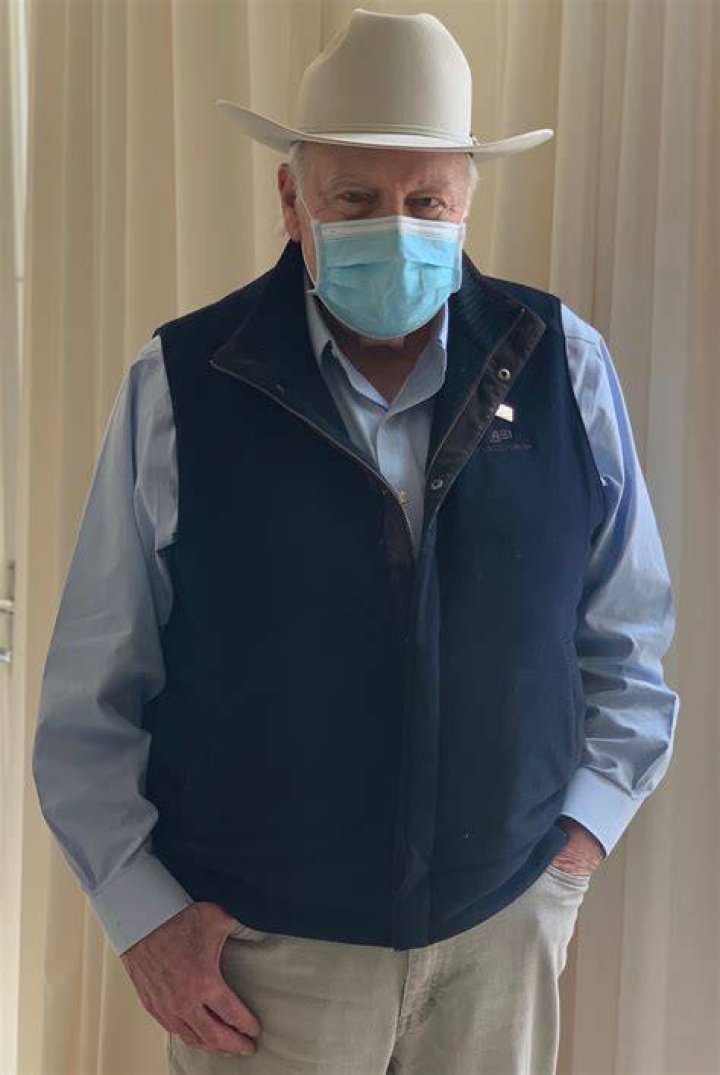 Former VP Dick Cheney Posts Pic Wearing Mask, Shading Trump: ‘#RealMenWearMasks’