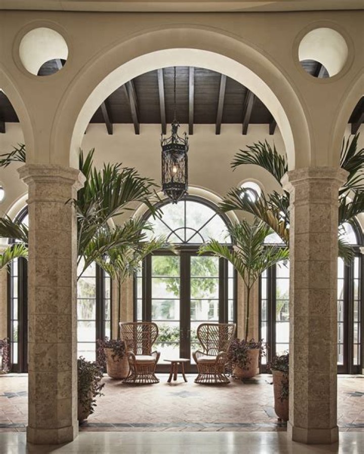 Four Seasons Hotel at the Surf Club