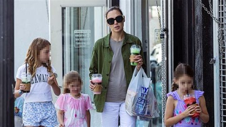 Gal Gadot & Daughters Alma & Maya Spotted In Los Angeles: Photo – Hollywood Life