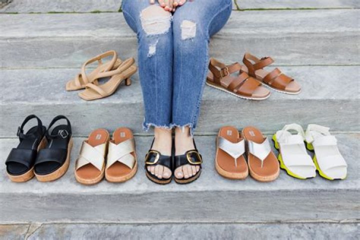 Get Comfy Sandals That A-Listers Like Kristen Bell Can’t Stop Wearing – Hollywood Life