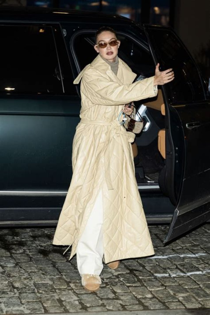 Gigi Hadid out in New York City. Pictured: Gigi Hadid Ref: SPL1598357 091017 Picture by: Splash News Splash News and Pictures Los Angeles:310-821-2666 New York:212-619-2666 London:870-934-2666 
