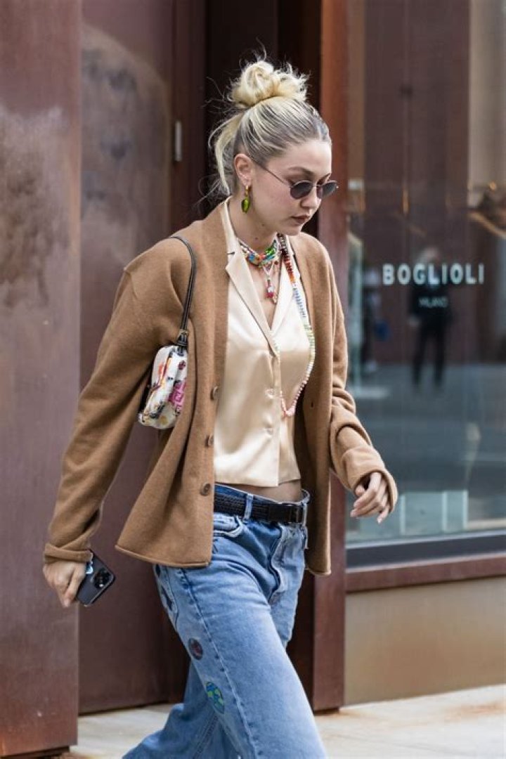 Gigi Hadid steps out in ripped jeans on her way to her office in New York.Pictured: Gigi HadidRef: SPL5337146 020922 NON-EXCLUSIVEPicture by: SplashNews.comSplash News and PicturesUSA: +1 310-525-5808London: +44 (0)20 8126 1009Berlin: +49 175 3764 Rights
