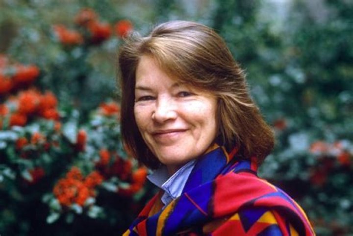 Glenda Jackson: Photos – Hollywood Life