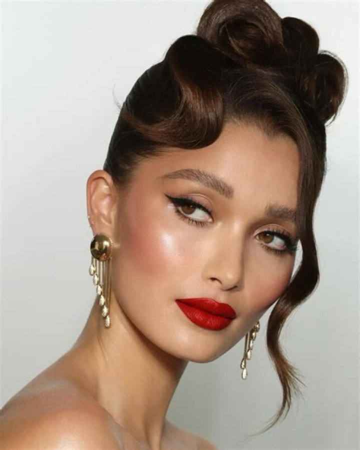 Golden Globes Hair & Makeup &mdash; See The Best Beauty Looks On The Red Carpet