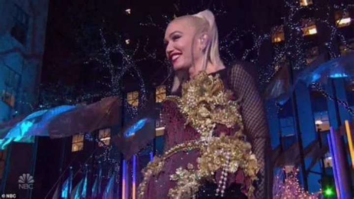 Gwen Stefani At Rockefeller Tree Lighting
