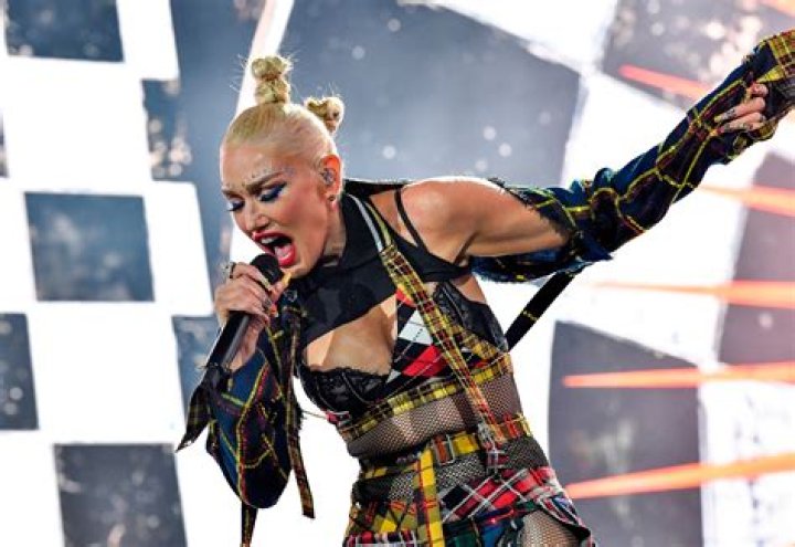 Gwen Stefani In A Bikini