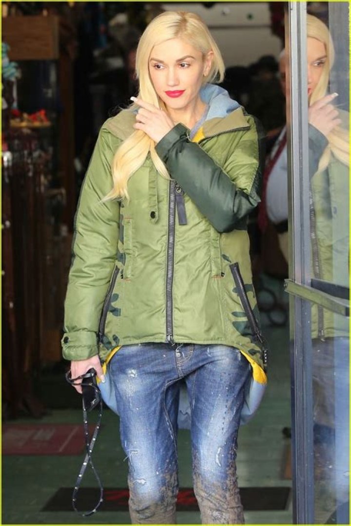 Gwen Stefani Takes A Cue From Las Vegas Showgirls