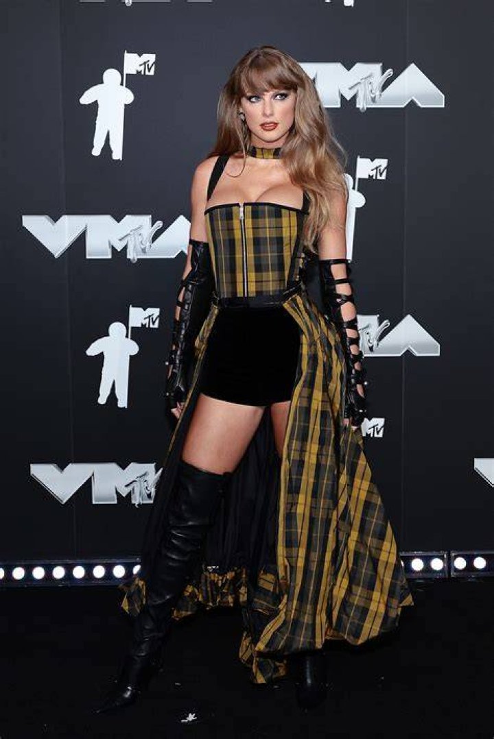 Hailey Baldwin At The VMAs