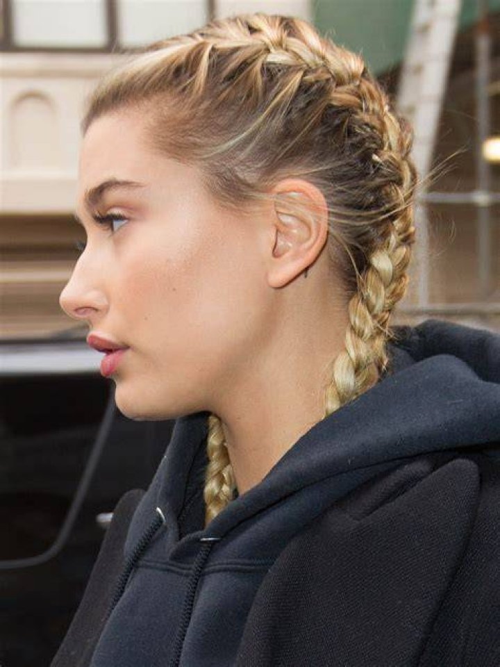 Hailey baldwin braids