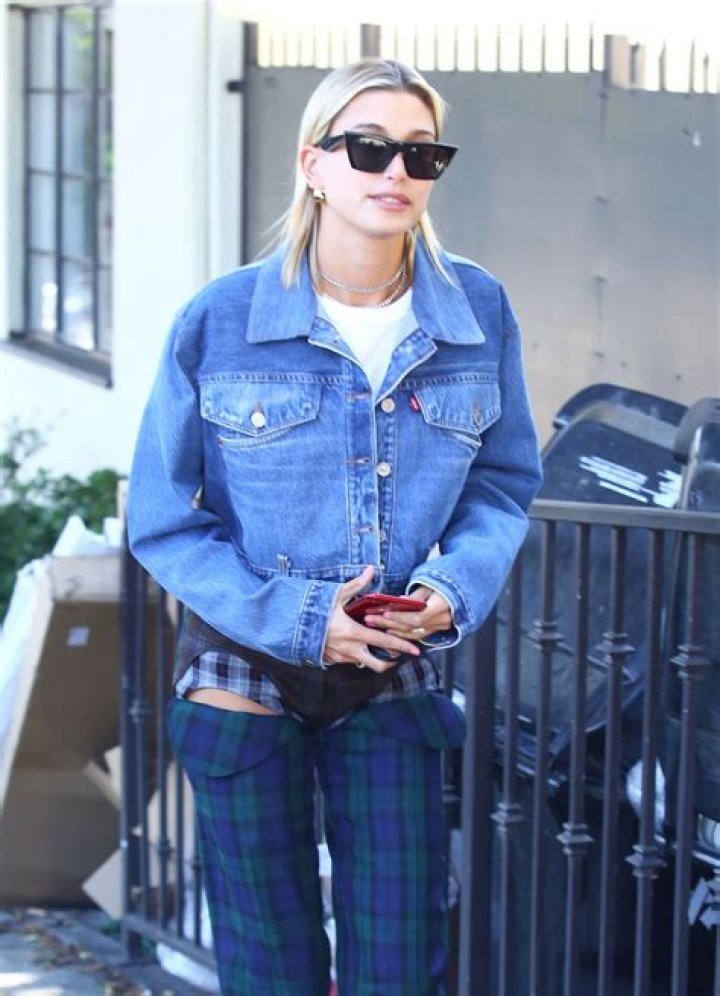 Hailey Baldwin In Plaid
