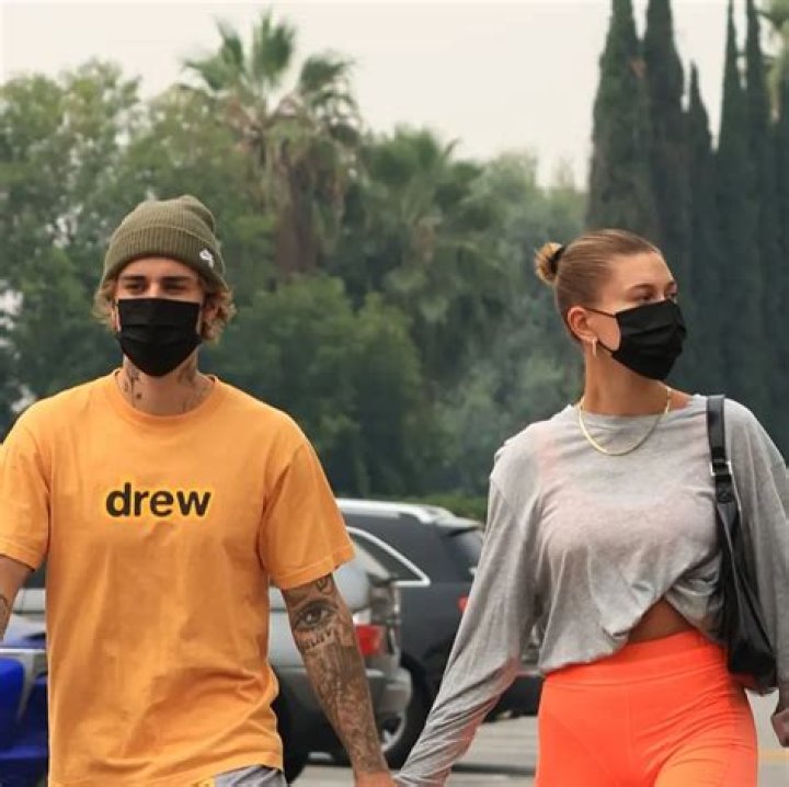 Hailey Baldwin Rocks Pink Thong Bikini With Justin Bieber In Cabo – Hollywood Life