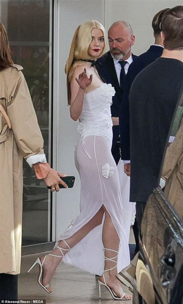 Hailey Baldwin Stuns In Sheer White Dress While Introducing Kacey Musgraves At MTV VMAs — Pics