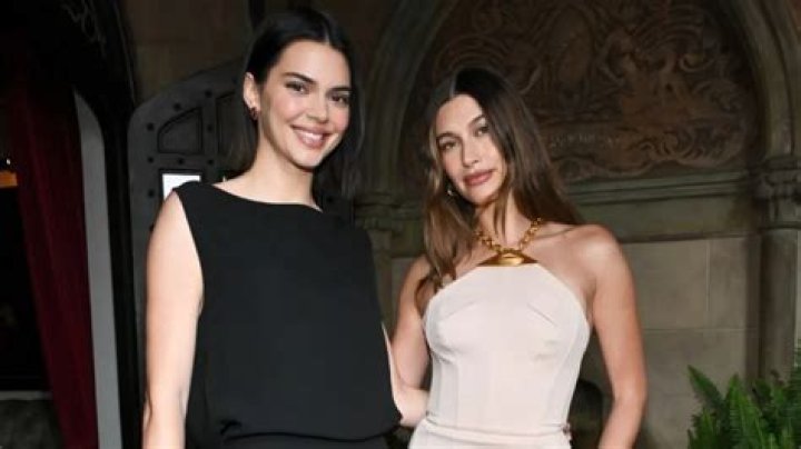 Hailey Bieber & Kendall Jenner In Aspen