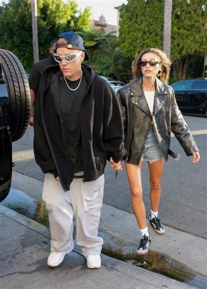 Hailey Bieber’s Cutoff Denim Shorts With Justin Bieber: Photos – Hollywood Life