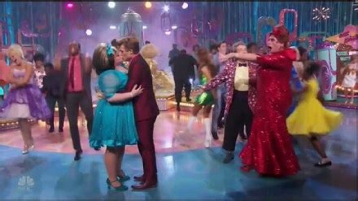 ‘Hairspray’ Live: Ariana Grande Falls & More Unexpected Flubs Of The Show