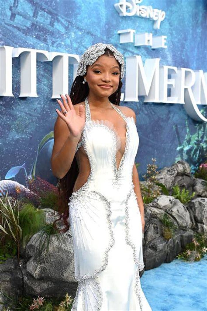Halle Bailey’s ‘The Little Mermaid’ London Premiere Dress: Photos – Hollywood Life
