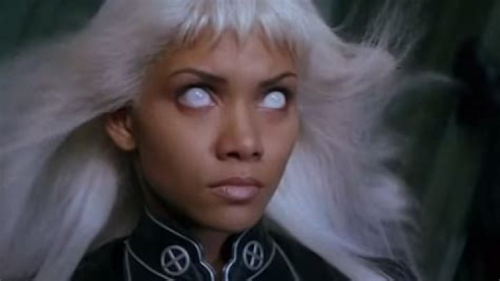 Halle Berry at the X-Men premiere in 2000