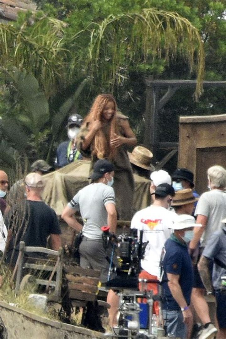 Halley Bailey Wears Ariel’s Burlap Dress On ‘Little Mermaid’ Set – Hollywood Life