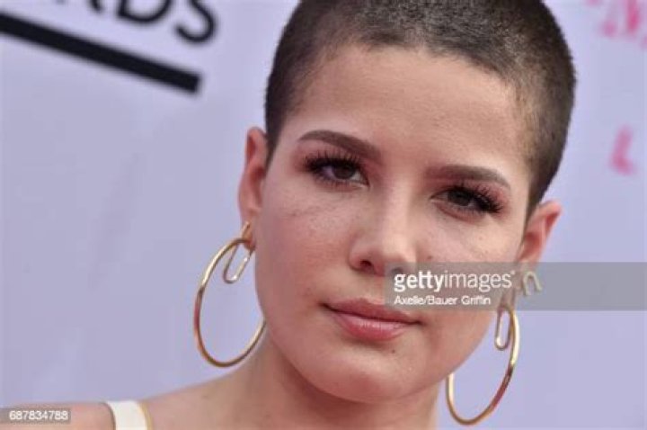 Halsey at the 2017 Billboard Music Awards