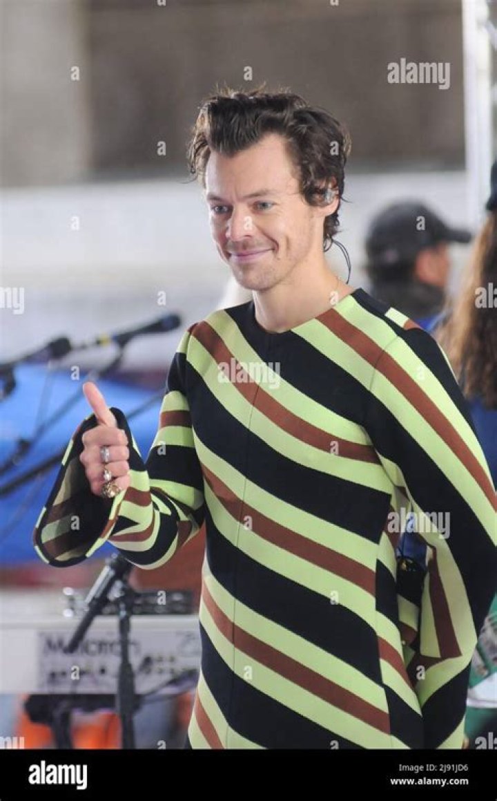 Harry Styles Performs On &lsquo;The X-Factor&rsquo;