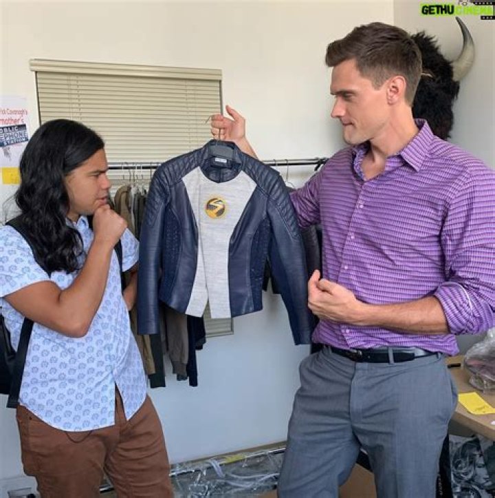 Hartley Sawyer Stops By HollywoodLife&rsquo;s NYC Office