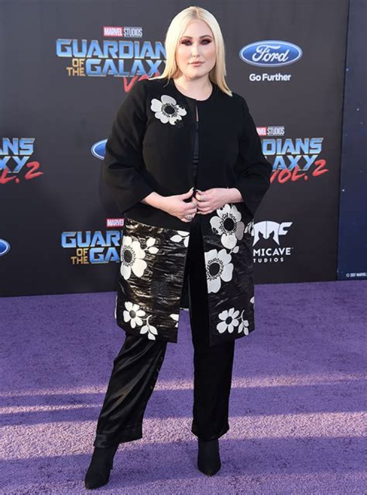 Hayley Hasselhoff showing off a black and white outfit