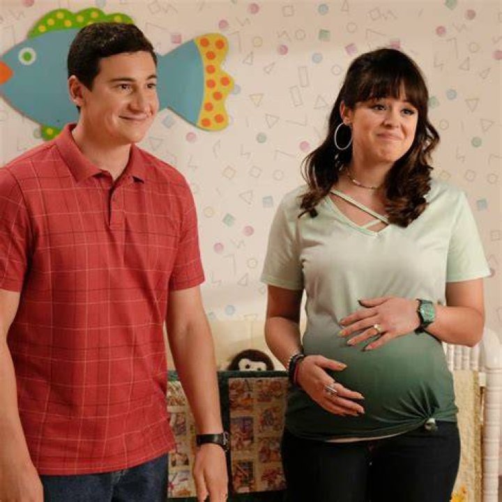 Hayley Is Pregnant — Season 4 Episode 20 – Hollywood Life