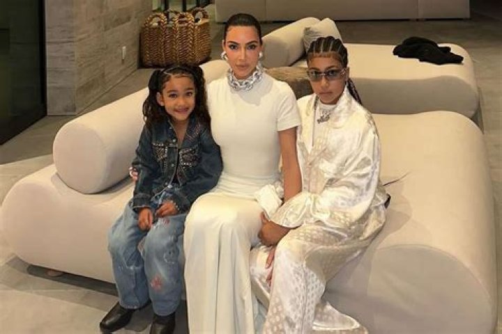 HBA Kim Kardashian West 1f