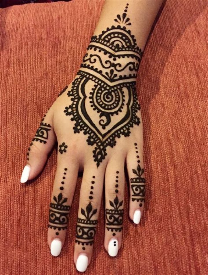 henna tattoo