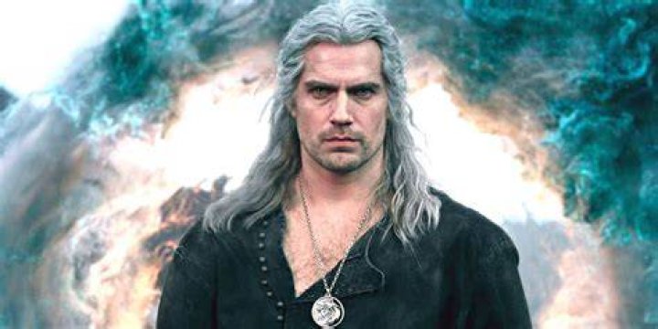 Henry Cavill In A Season 1 Scene