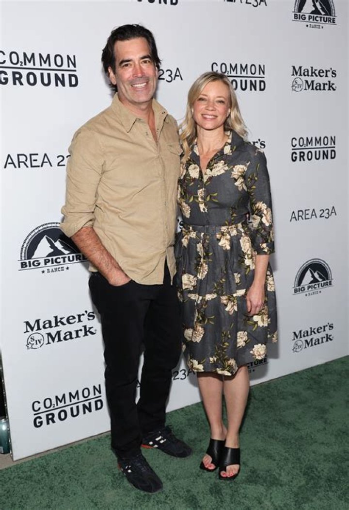 HGTV&rsquo;s Carter Oosterhouse, Married to Amy Smart, Accused of Forcing Makeup Artist to Give Oral Sex