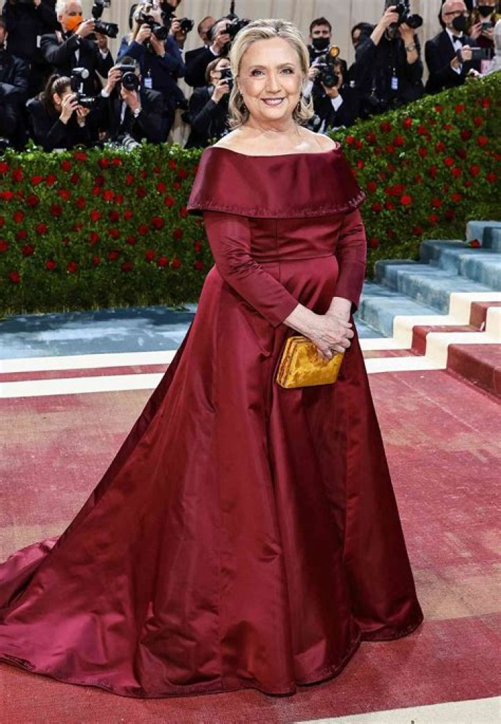 Hillary Clinton’s Met Gala 2022 Dress: Photo – Hollywood Life