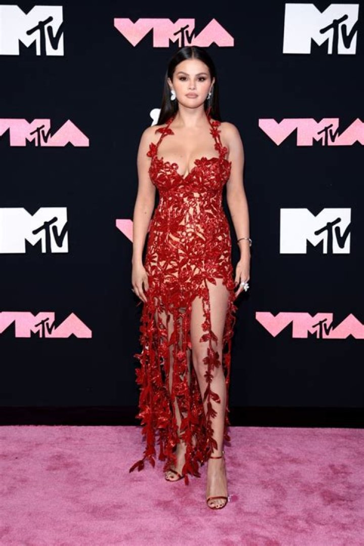 Hottest VMAs PDA Moments Of All-Time: See Photos