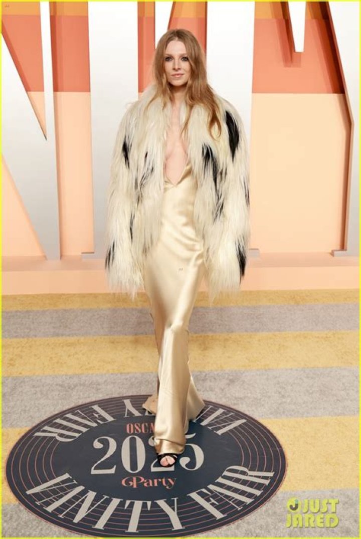 Hunter SchaferVanity Fair Oscar Party, Arrivals, Fashion Highlights, Los Angeles, USA - 09 Feb 2020Wearing Givenchy same outfit as catwalk model *10068443ad