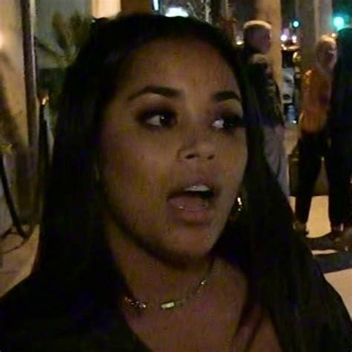 ‘I’m Not Pregnant’ – Hollywood Life