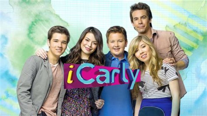 ICARLY 2021 GALLERY: Pictured: LACI MOSLEY as HARPER in iCarly 2021 on Paramount+. Photo: GISELLE HERNANDEZ/Paramount+. &copy; 2021 Viacom International, Inc. All Rights Reserved.