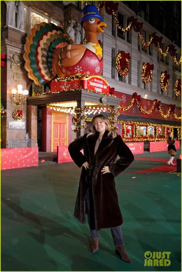 Idina Menzel At Macy&rsquo;s Thanksgiving Day Parade