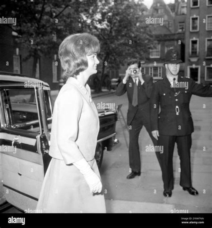 Jackie Kennedy In London. Jacqueline Lee Bouvier Kennedy Onassis (died May 1994) Widow Of President John F. Kennedy And Shipping Magnate Aristotle Onassis. Jackie Onassis. Jackie Kennedy In London. Jacqueline Lee Bouvier Kennedy Onassis (died May 1994) Widow Of President John F. Kennedy And Shipping Magnate Aristotle Onassis. Jackie Onassis.