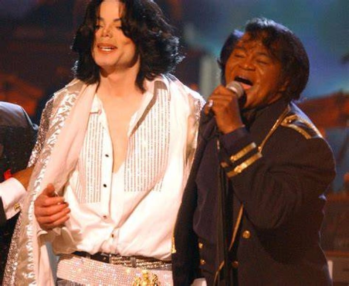 JACKSON BROWN Michael Jackson, left, presents James Brown with a lifetime achievment award during the 3rd annual BET Awards, in Los Angeles BET AWARDS, LOS ANGELES, USA