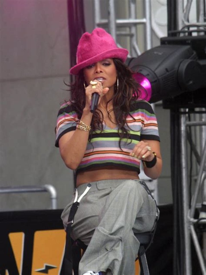 Janet Jackson&rsquo;s Fuzzy Pink Hat